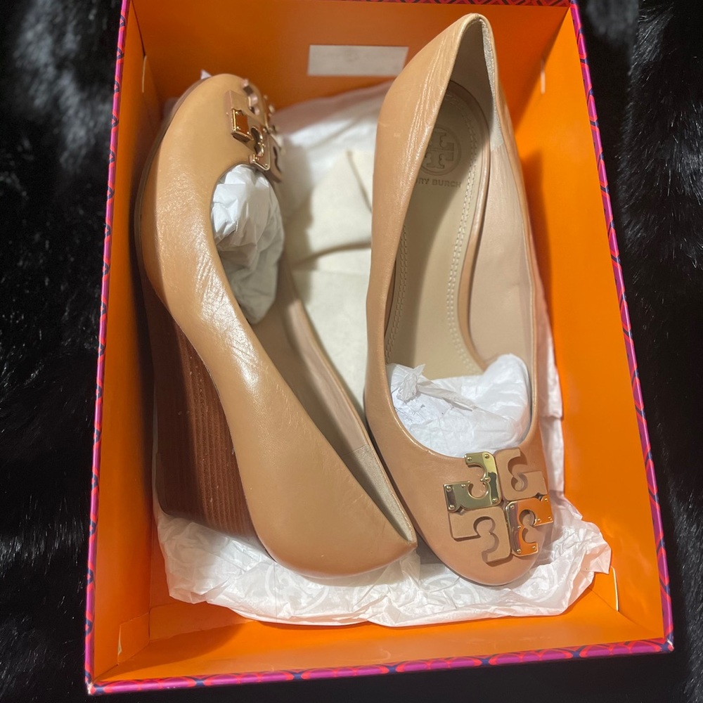 I’m selling shoes!